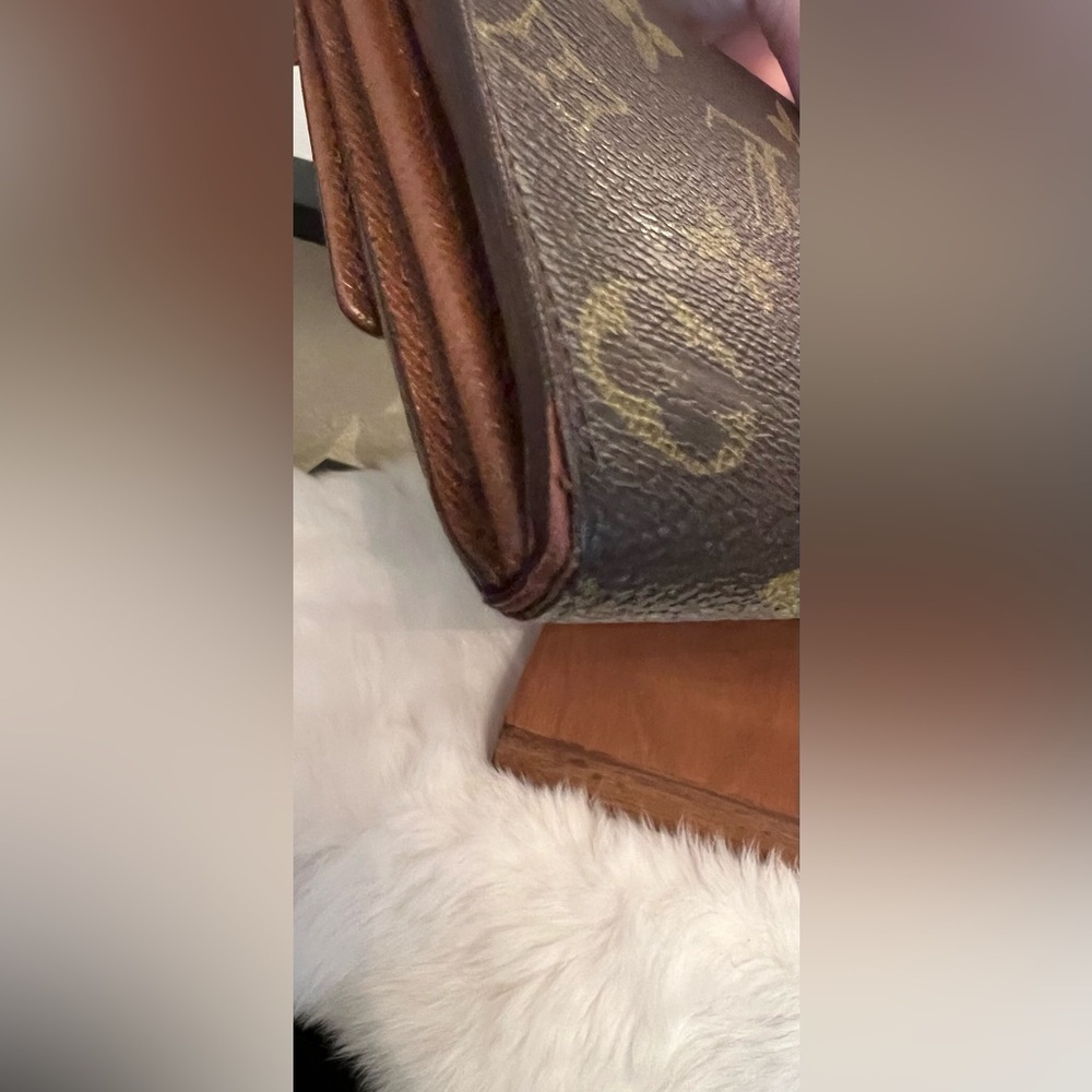 Authentic Louis Vuitton Sarah Monogram Wallet - Picture 5 of 15